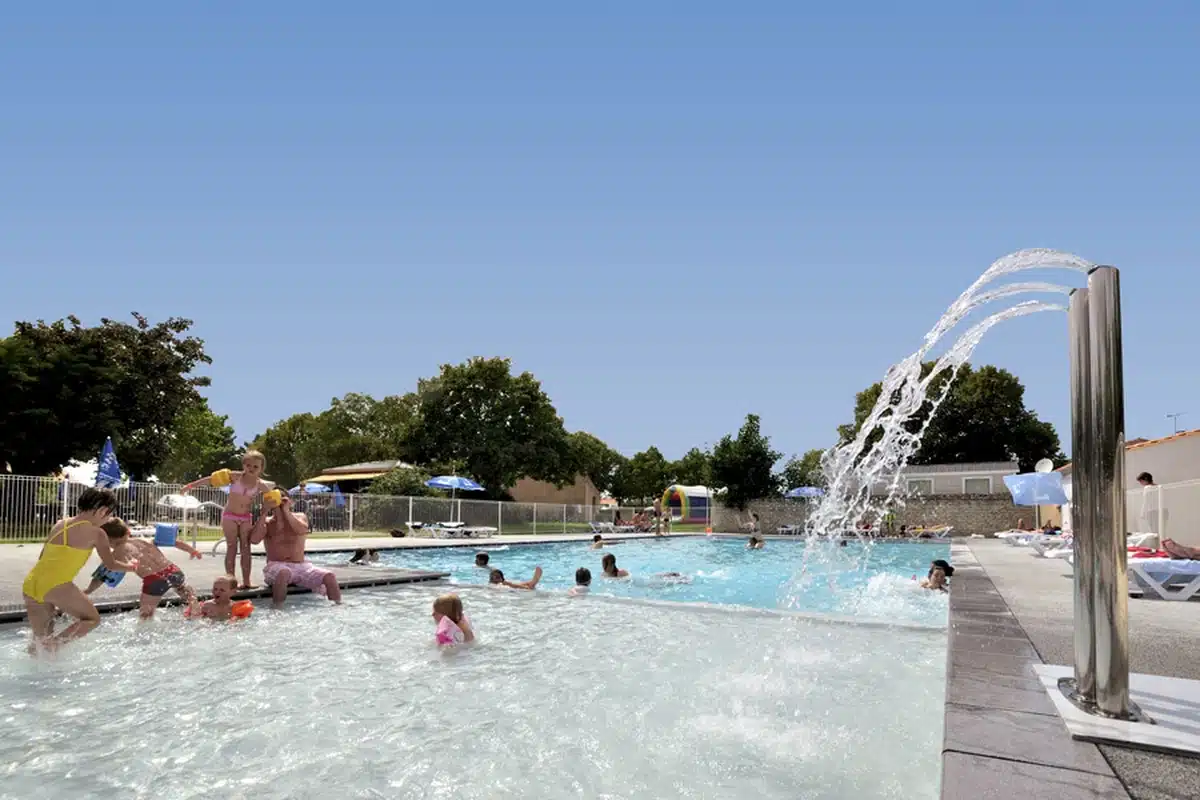 ile de re camping piscine